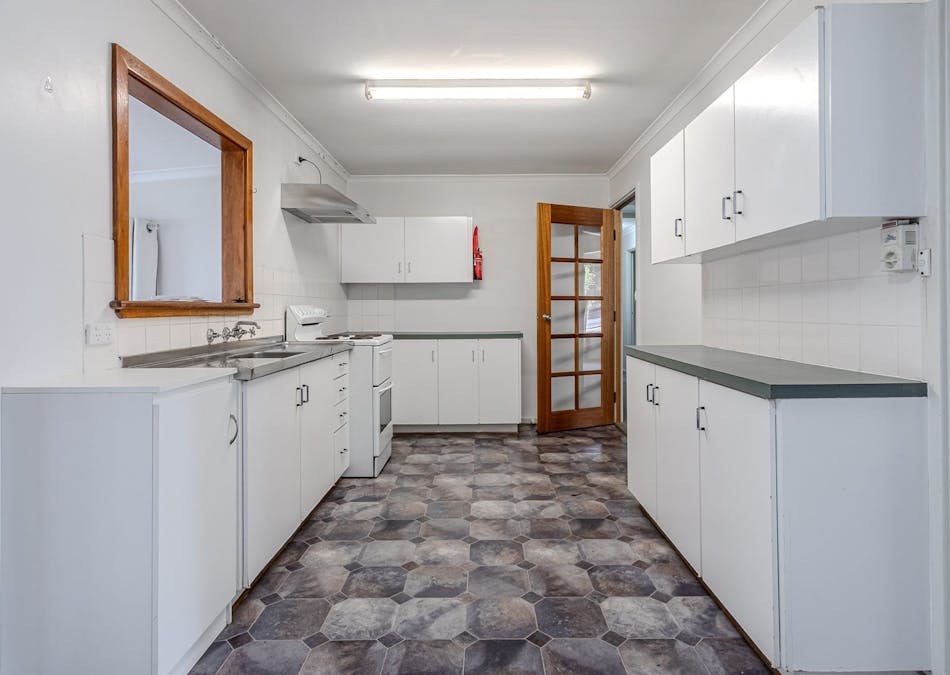 86 Cedar Avenue, Naracoorte, SA, 5271 - Image 3