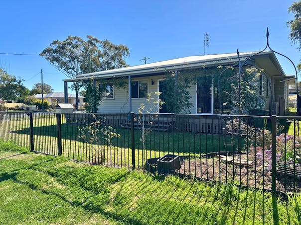 122 Pratten Street, Dalby, QLD, 4405 - Image 1