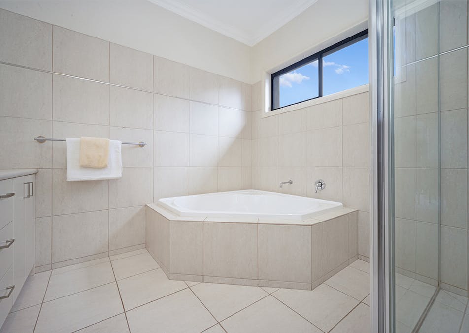 41 Tatlock Street, Hamilton, VIC, 3300 - Image 11