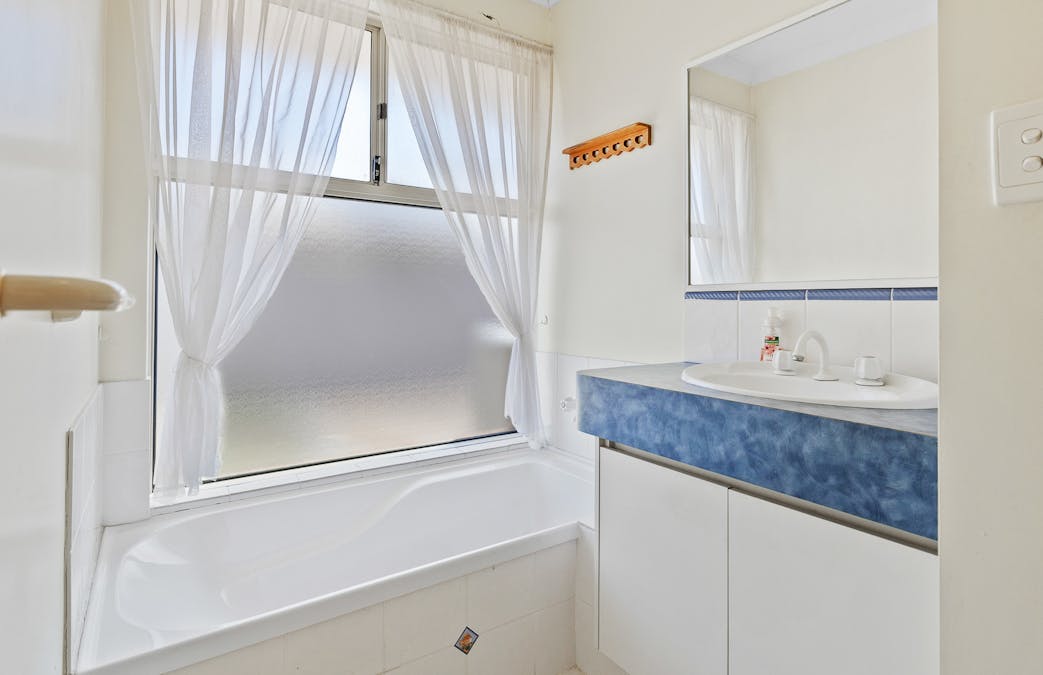 6 Morritt Close, Rockingham, WA, 6168 - Image 16