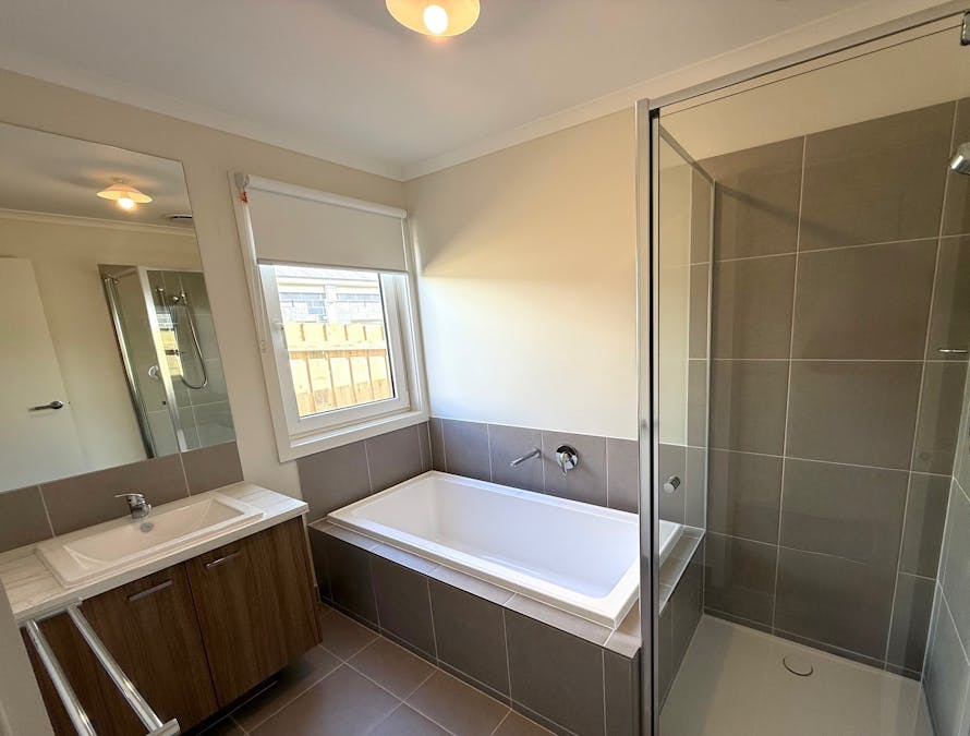 42 Isabella Boulevard, Korumburra, VIC, 3950 - Image 12