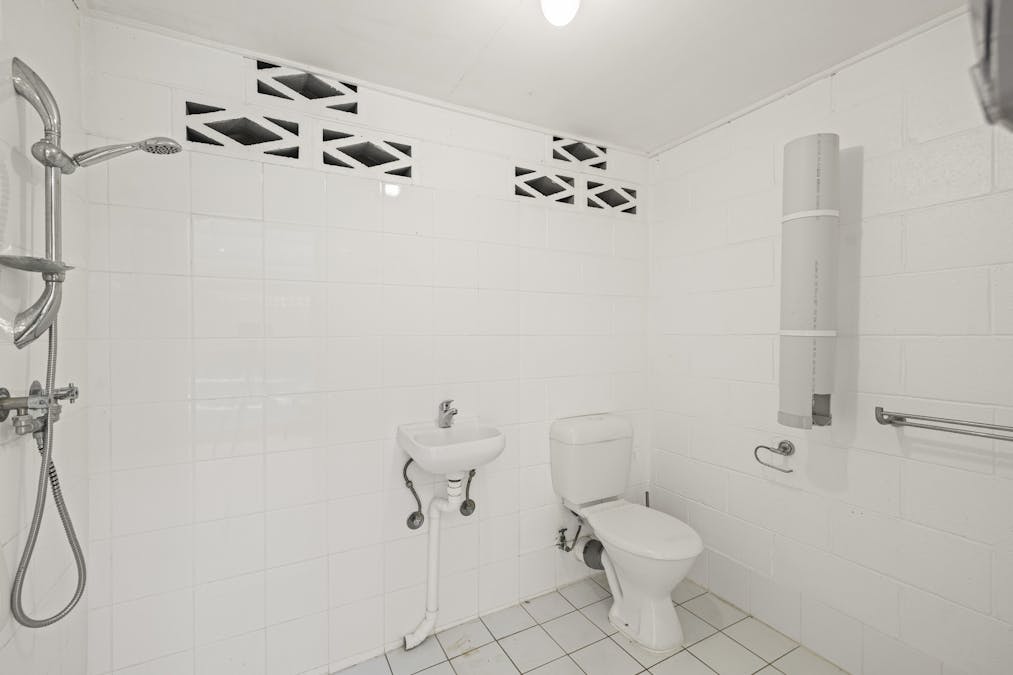 42 Toowoomba Road, Oakey, QLD, 4401 - Image 10