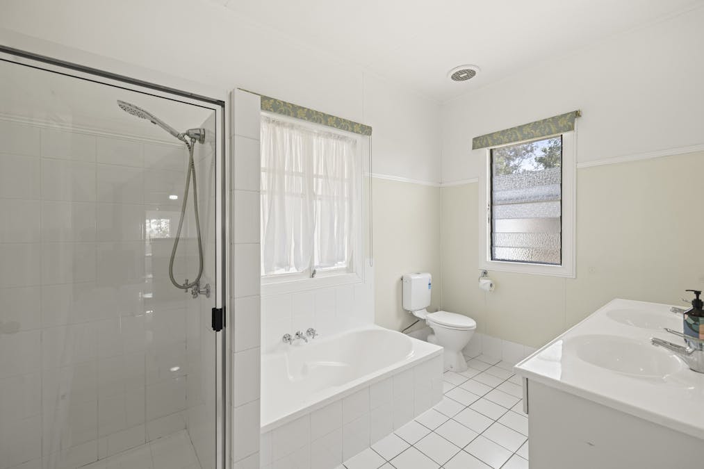 42 Toowoomba Road, Oakey, QLD, 4401 - Image 13