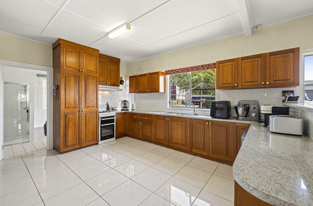 42 Toowoomba Road, Oakey, QLD, 4401 - Image 11