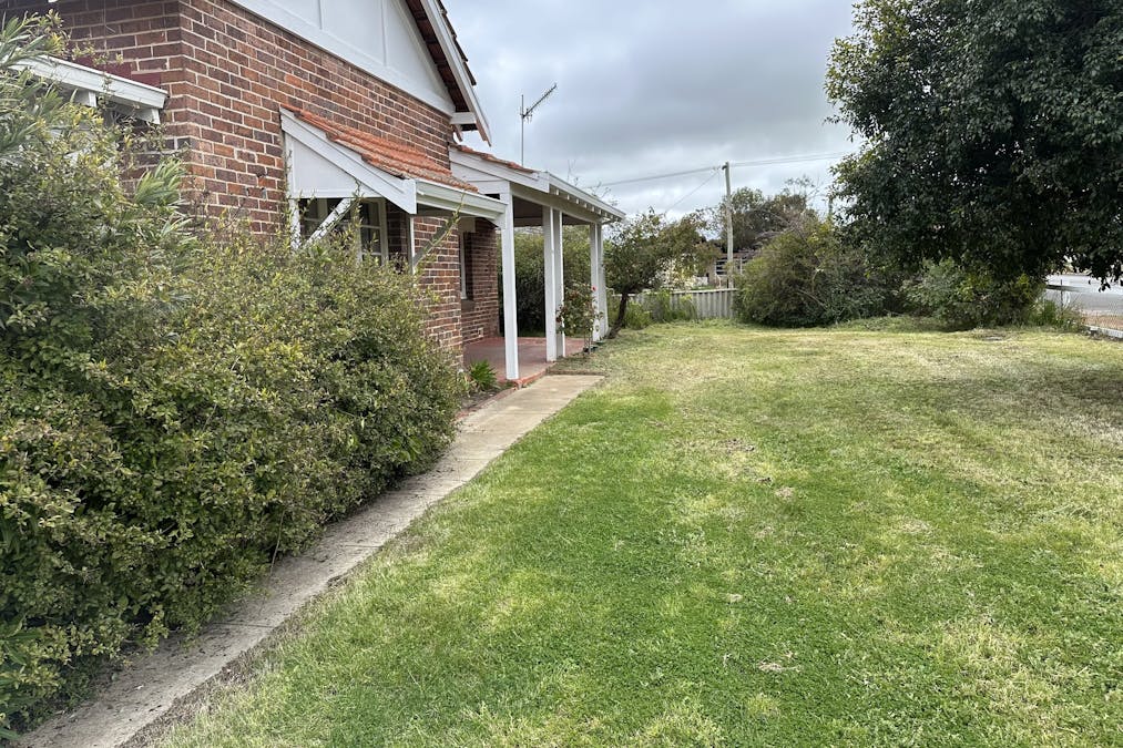 24 Adam Street, Katanning, WA, 6317 - Image 3