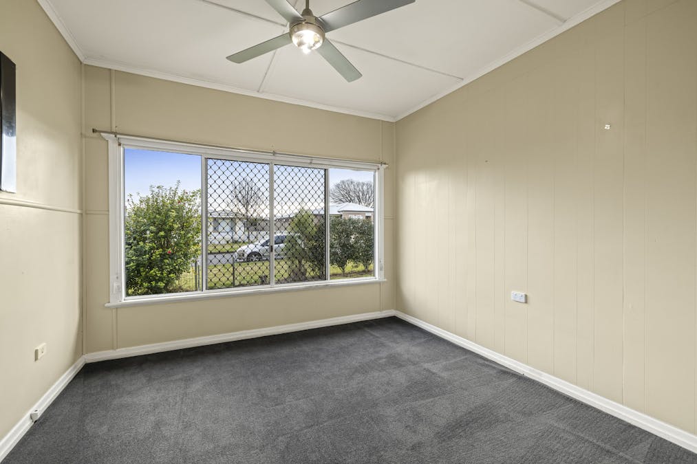 42 Tara Street, Wilsonton, QLD, 4350 - Image 5