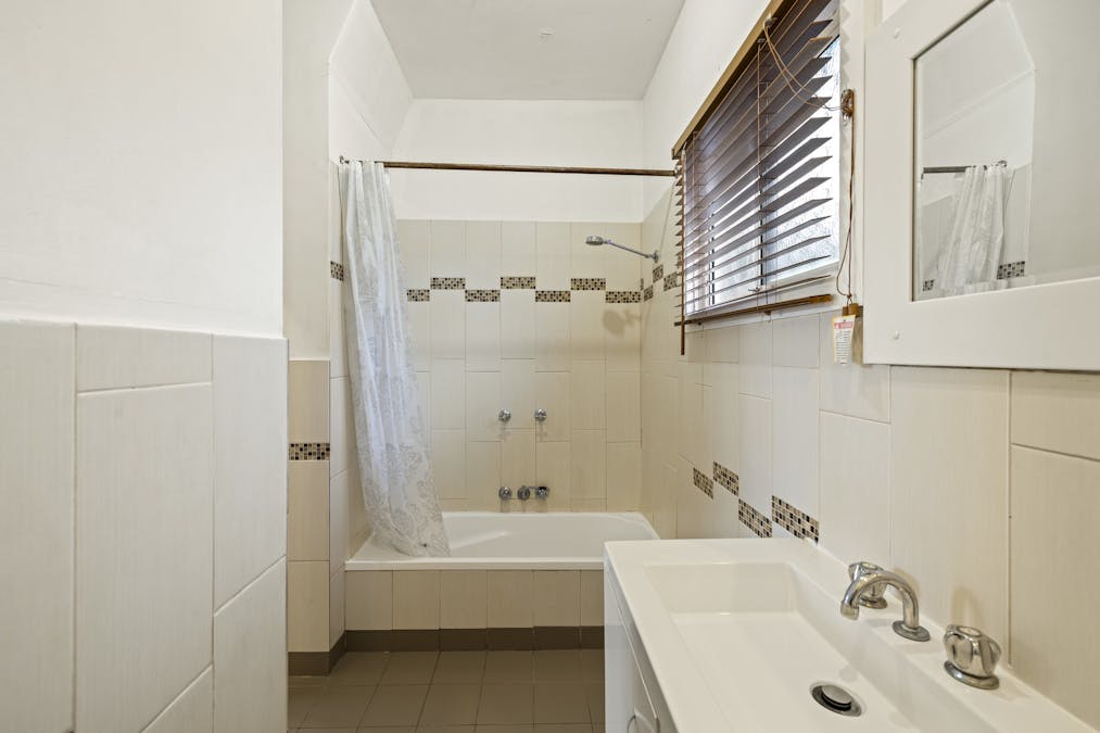 42 Tara Street, Wilsonton, QLD, 4350 - Image 8