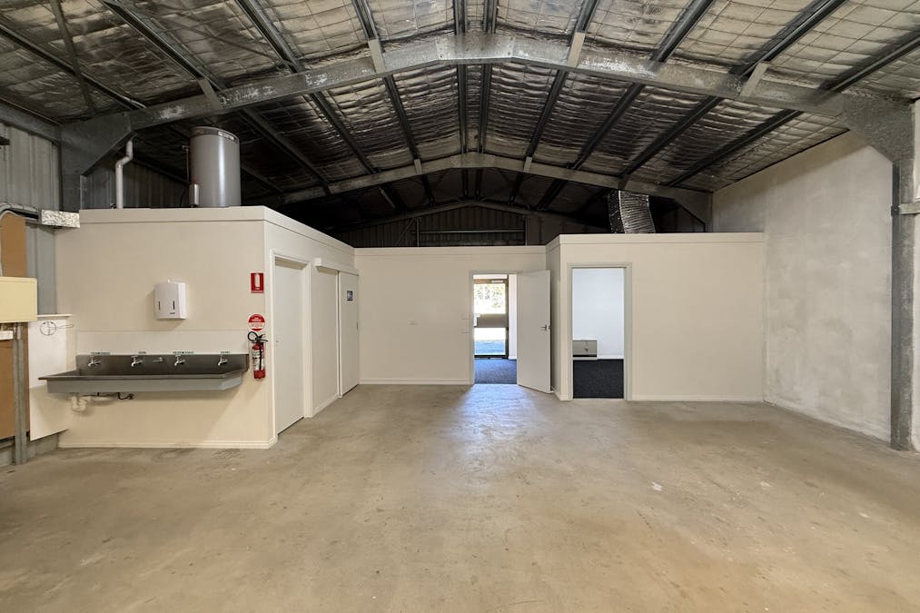 11 Abbott Street, Hamilton, VIC, 3300 - Image 6