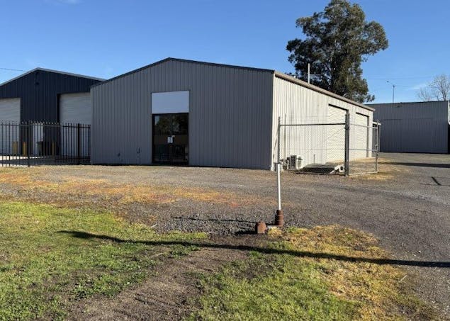 11 Abbott Street, Hamilton, VIC, 3300 - Image 1