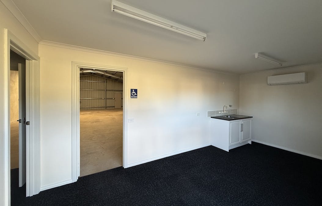 11 Abbott Street, Hamilton, VIC, 3300 - Image 3