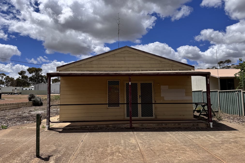 16 Railway Street, Calingiri, WA, 6569 - Image 1