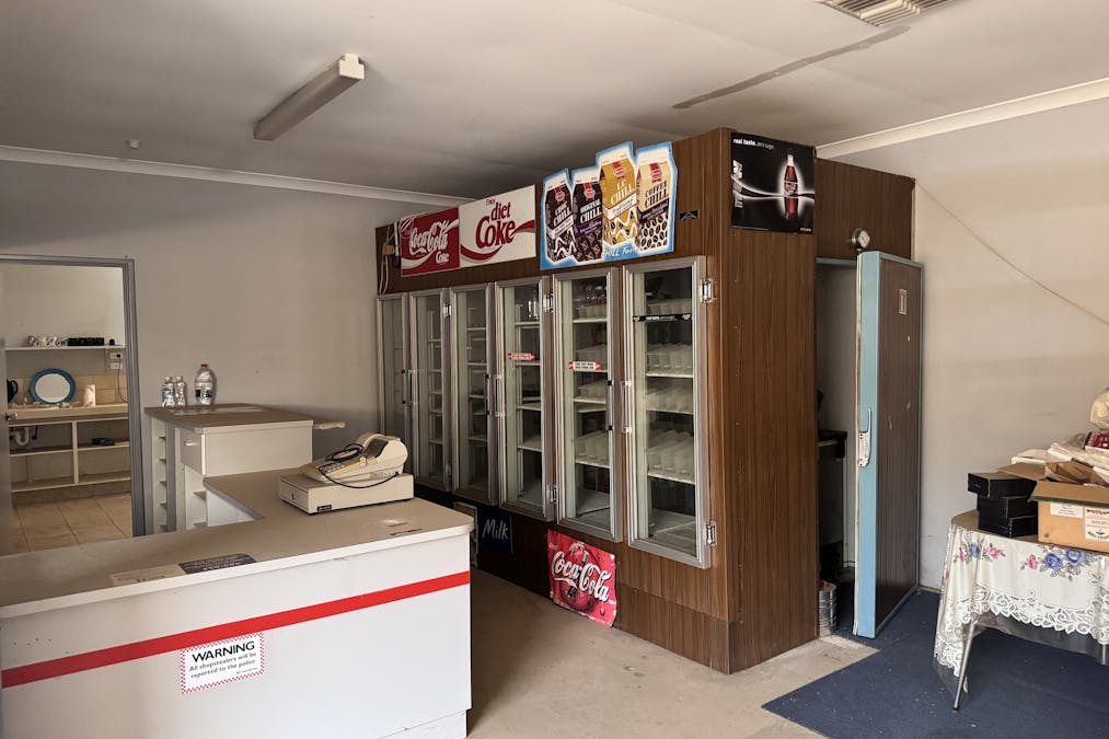 16 Railway Street, Calingiri, WA, 6569 - Image 8