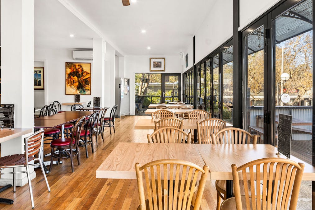 19 Main Street, Eildon, VIC, 3713 - Image 12