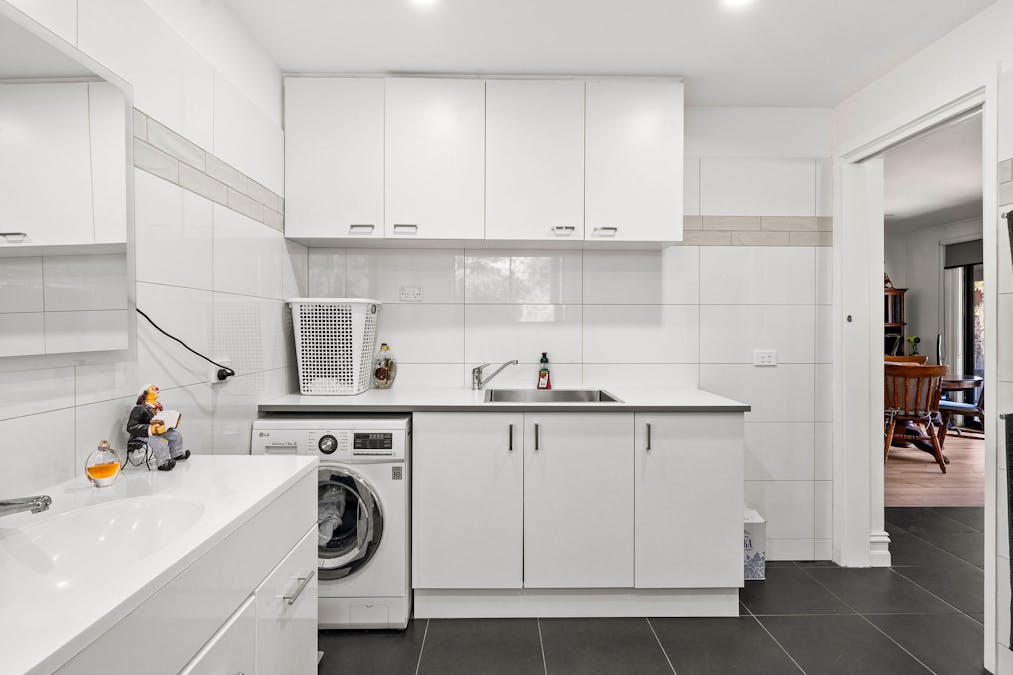 19 Main Street, Eildon, VIC, 3713 - Image 26