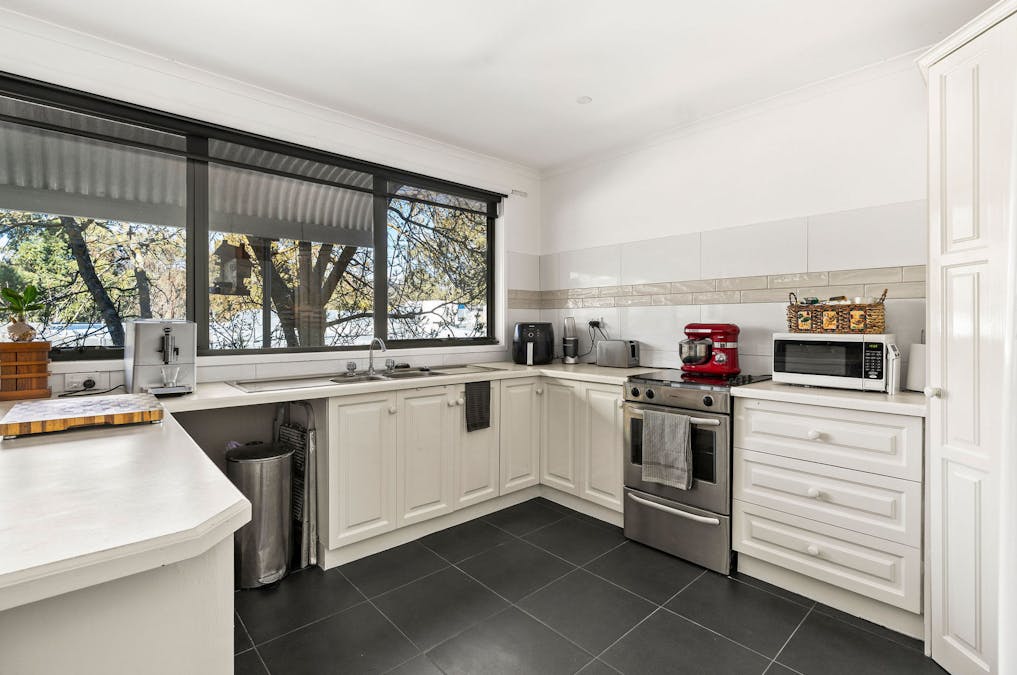 19 Main Street, Eildon, VIC, 3713 - Image 21