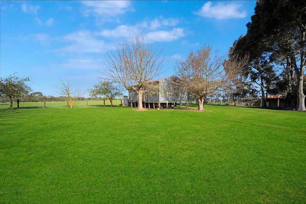 196 Hamilton-Chatsworth Road, Hamilton, VIC, 3300 - Image 24