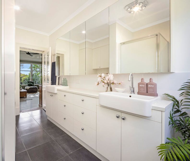 196 Hamilton-Chatsworth Road, Hamilton, VIC, 3300 - Image 11