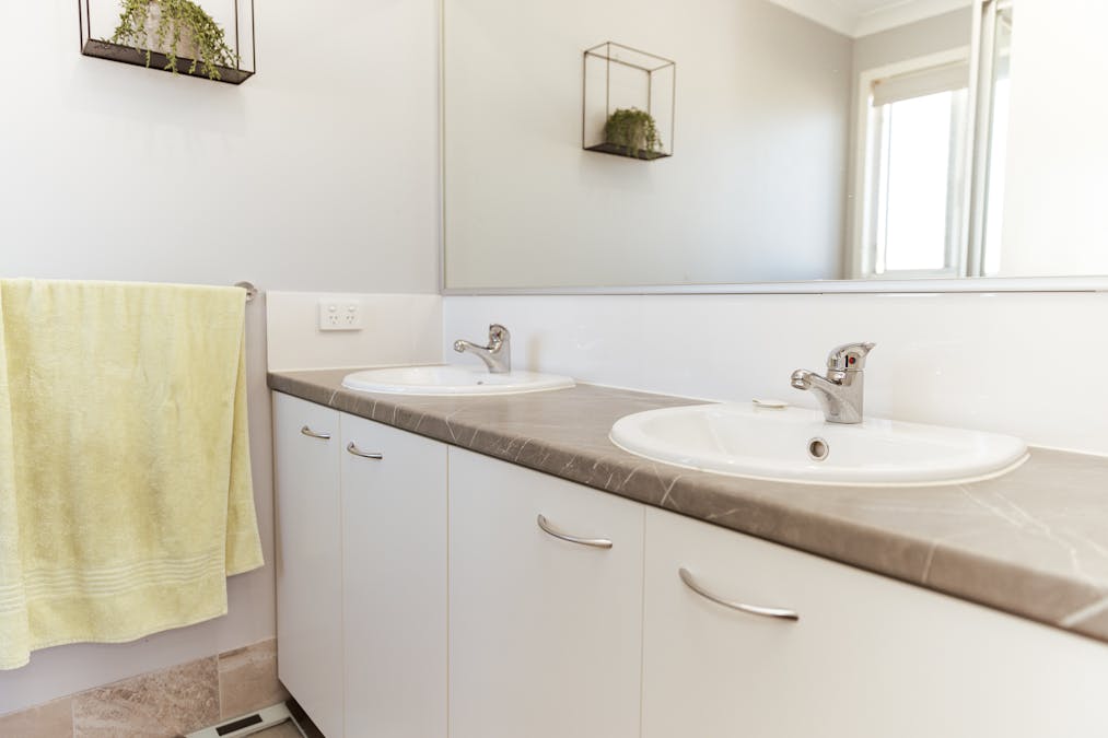 2 Cummings Street, Merredin, WA, 6415 - Image 11