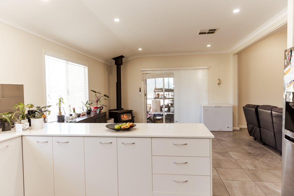 2 Cummings Street, Merredin, WA, 6415 - Image 8