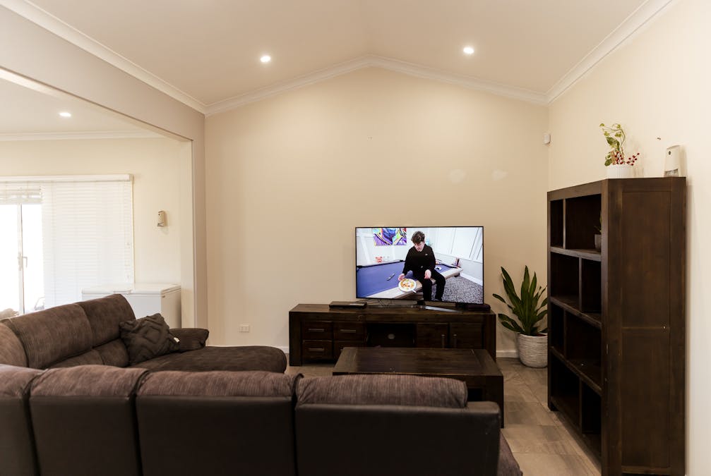 2 Cummings Street, Merredin, WA, 6415 - Image 5