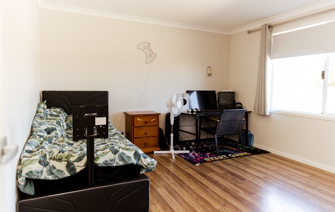 2 Cummings Street, Merredin, WA, 6415 - Image 13
