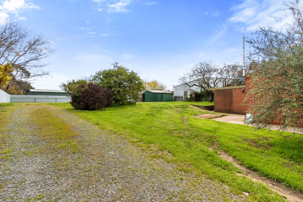 32 New Road, Clare, SA, 5453 - Image 16