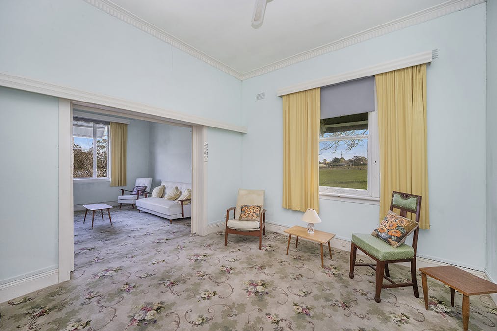 27 Mill Road, Hamilton, VIC, 3300 - Image 2