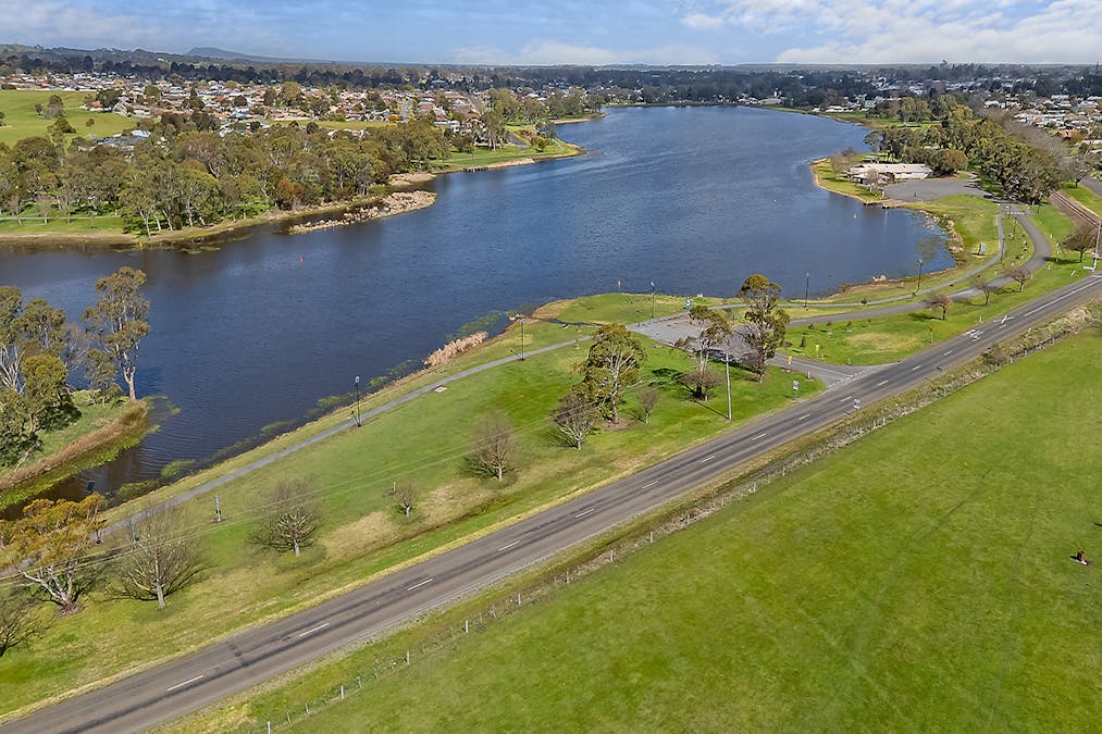 27 Mill Road, Hamilton, VIC, 3300 - Image 15