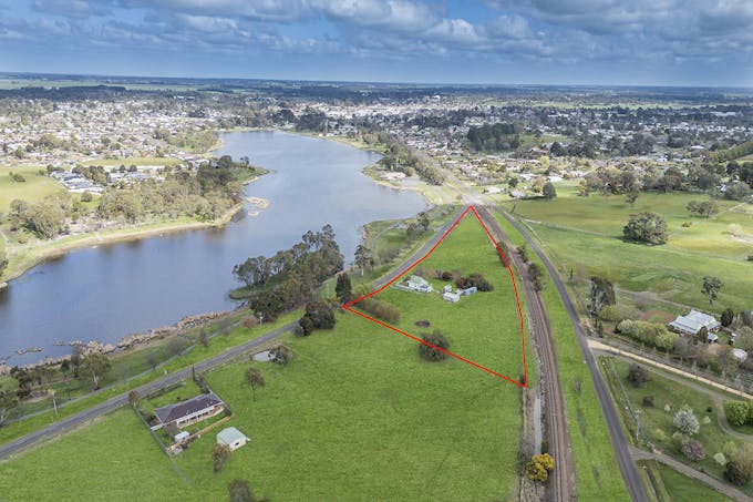 27 Mill Road, Hamilton, VIC, 3300 - Image 1
