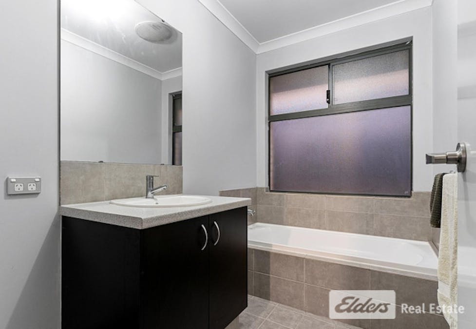 8 Kingcote Road, Baldivis, WA, 6171 - Image 18
