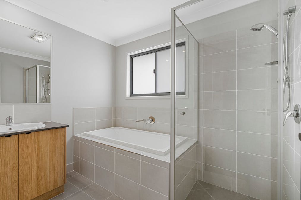 7 Parkway Avenue, South Ripley, QLD, 4306 - Image 7