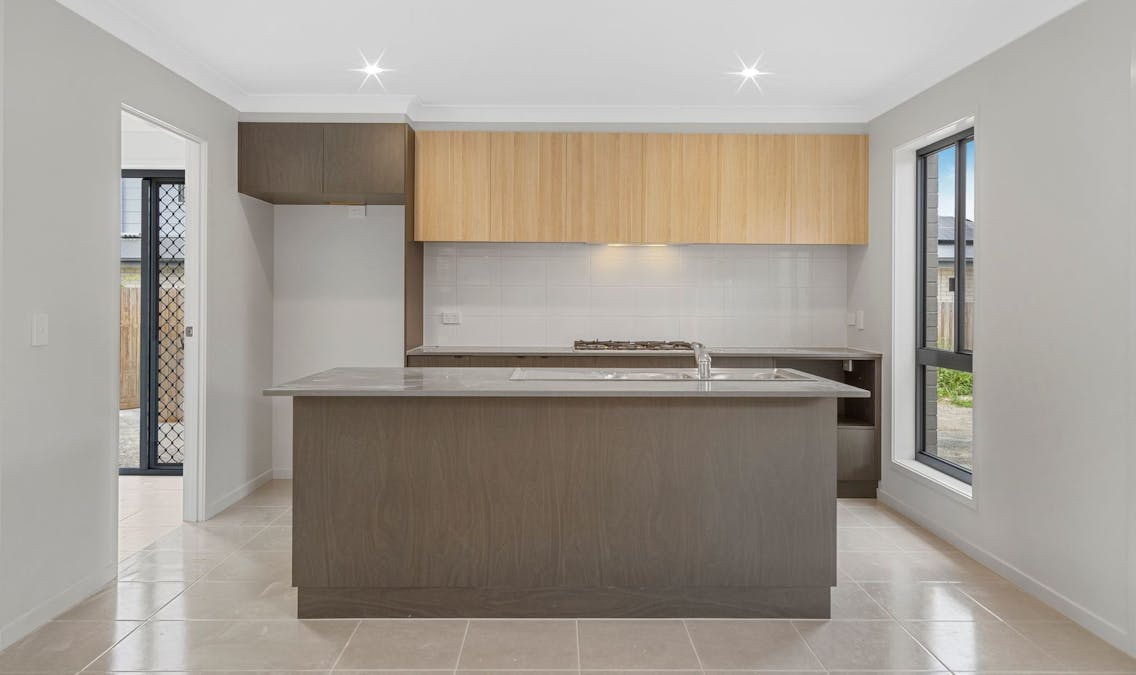 7 Parkway Avenue, South Ripley, QLD, 4306 - Image 3