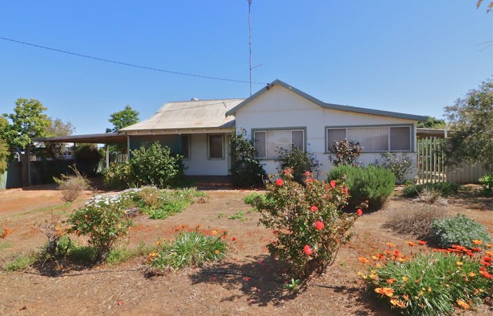 1 Johnston Street, Wongan Hills, WA, 6603 - Image 1