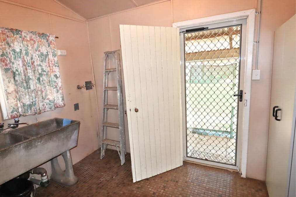 1 Johnston Street, Wongan Hills, WA, 6603 - Image 9