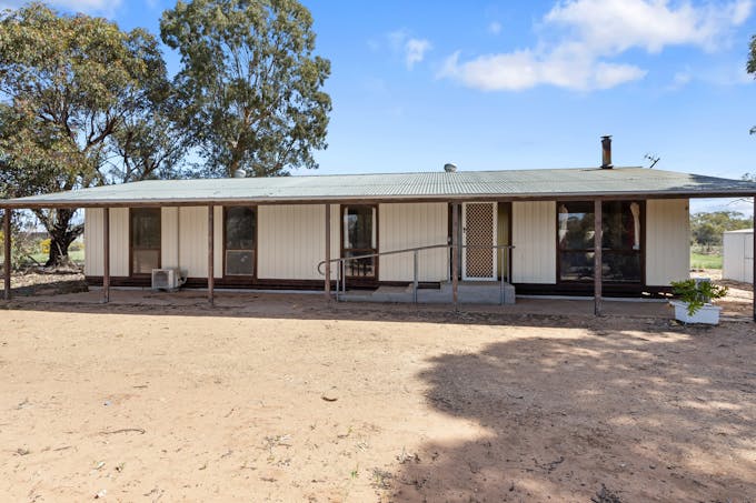 86 Pope Road, Waikerie, SA, 5330 - Image 1