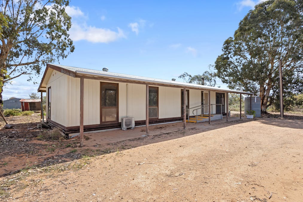 86 Pope Road, Waikerie, SA, 5330 - Image 16