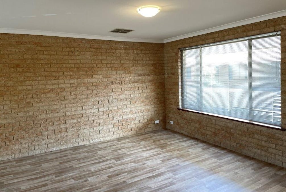 1/106 Strickland Street, Bunbury, WA, 6230 - Image 2