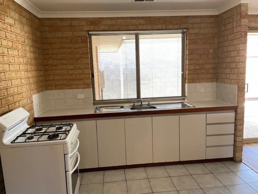 1/106 Strickland Street, Bunbury, WA, 6230 - Image 4