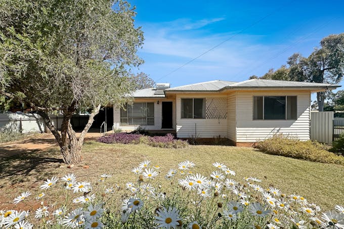 16 Mathews Street, Cobar, NSW, 2835 - Image 1