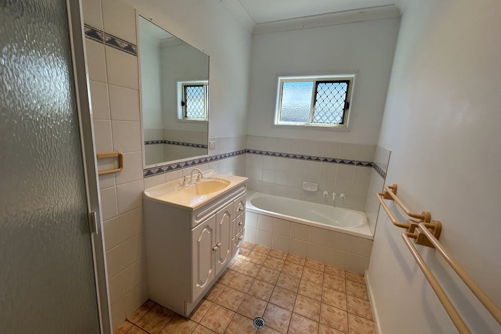 32  Powell Close, New Auckland, QLD, 4680 - Image 7