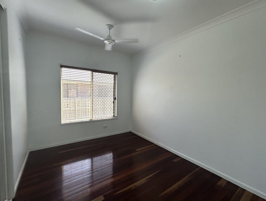 32  Powell Close, New Auckland, QLD, 4680 - Image 11