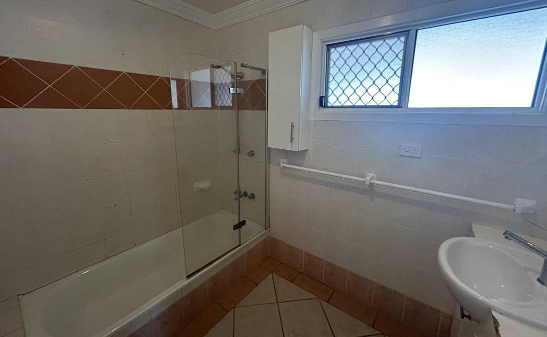 5 Ellen Street, West Gladstone, QLD, 4680 - Image 4