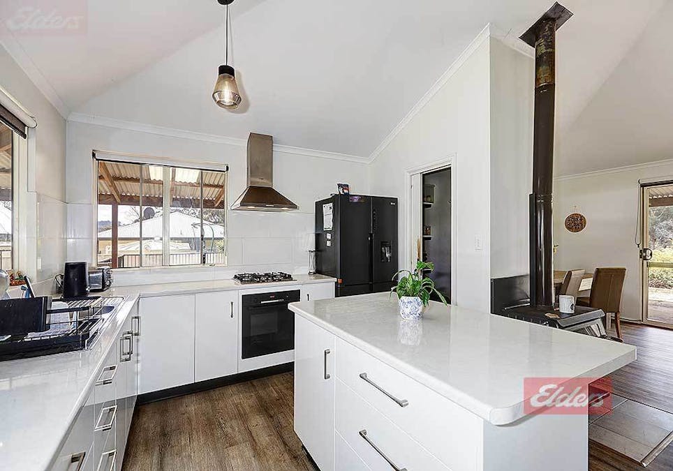 10 Cheetaning Street, Wandering, WA, 6308 - Image 6