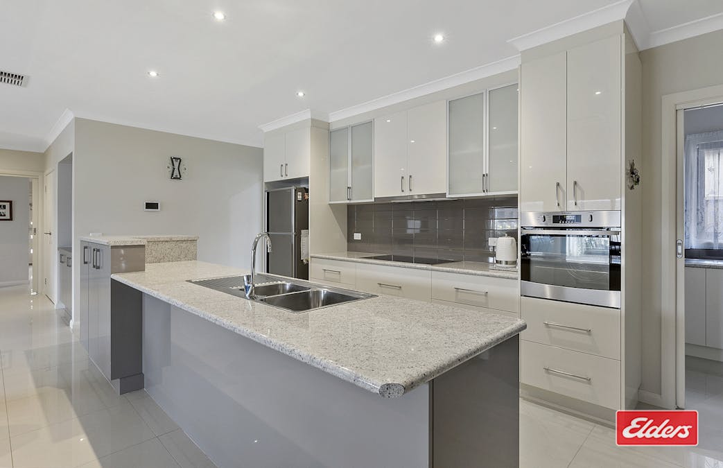 21 Leah Drive, Yarrawonga, VIC, 3730 - Image 2