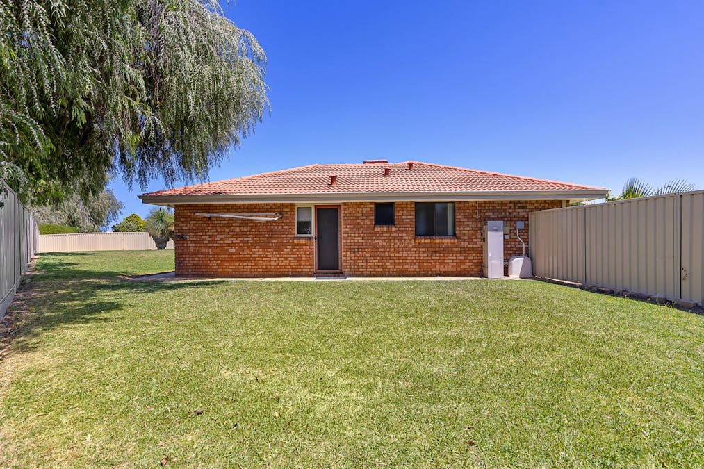 8 Belair Place, Cooloongup, WA, 6168 - Image 14