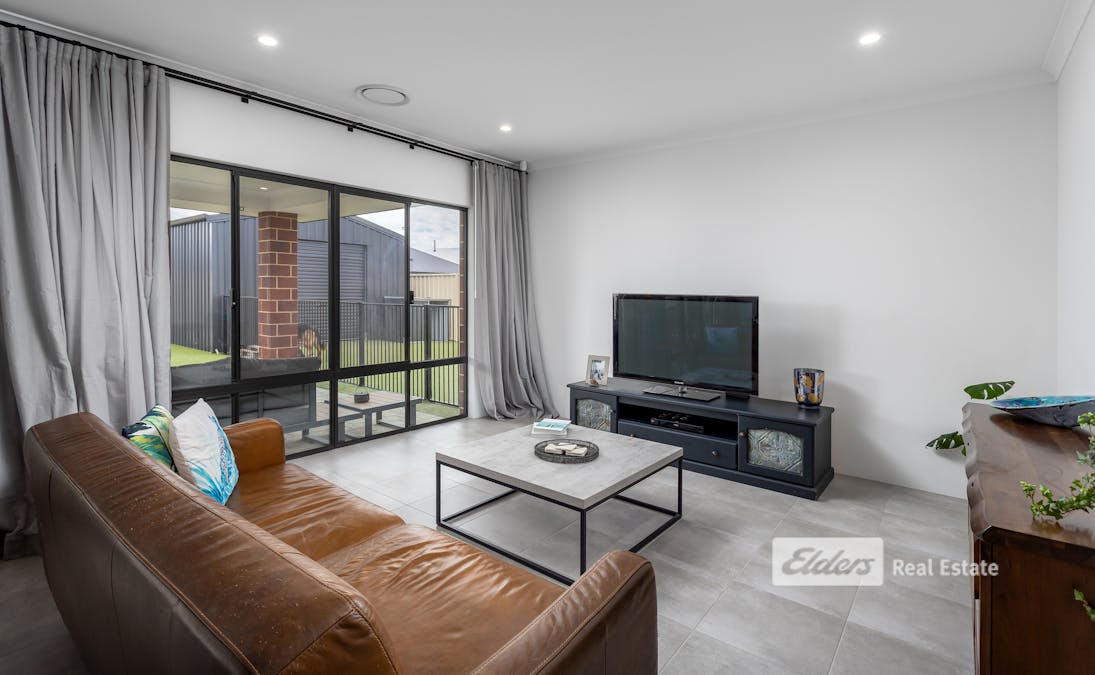 55 Oakridge Road, Australind, WA, 6233 - Image 8