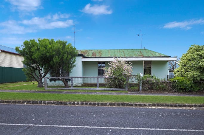 16 Milton Street, Hamilton, VIC, 3300 - Image 1