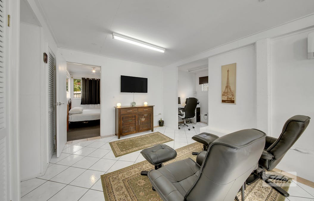 8 Perth Street, West Gladstone, QLD, 4680 - Image 9