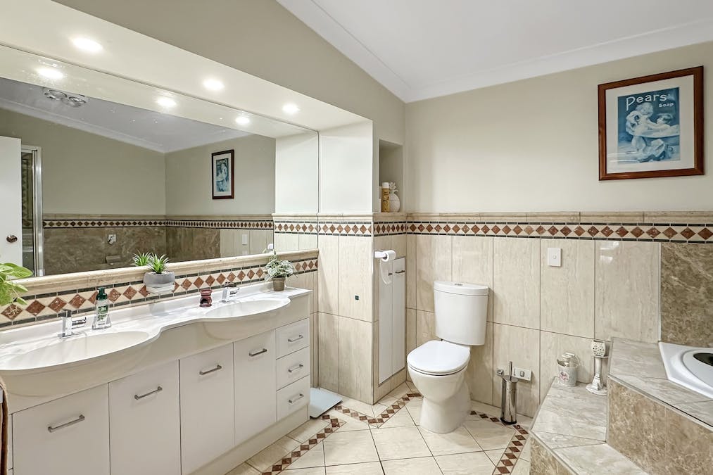 11 Lamrock Street, Cobar, NSW, 2835 - Image 13