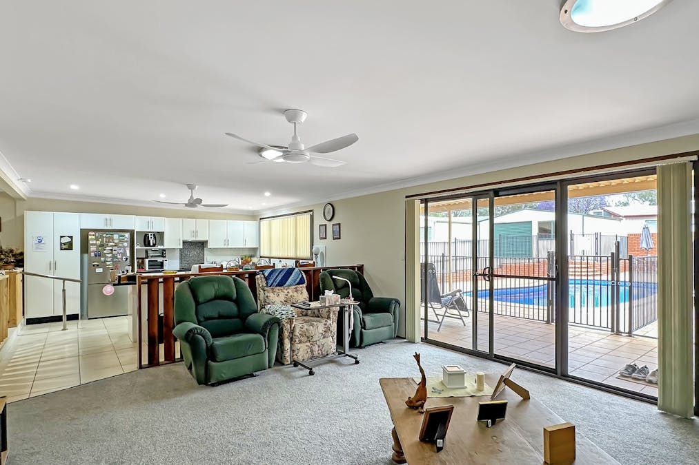 11 Lamrock Street, Cobar, NSW, 2835 - Image 8
